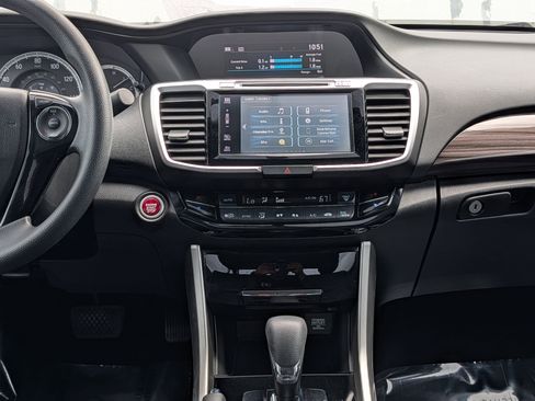 Used 2017 Honda Accord EX image 17