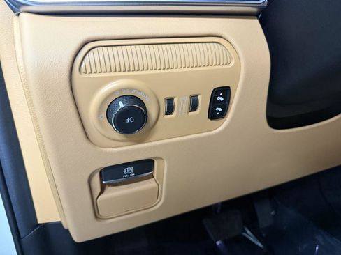 Used 2022 Jeep Grand Wagoneer Series III w/ Rear Seat Video Group 1 image 13