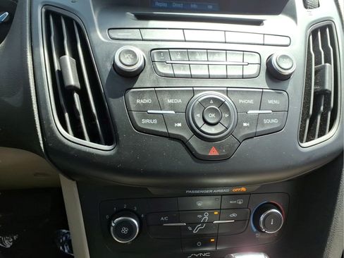Used 2016 Ford Focus SE FWD image 29
