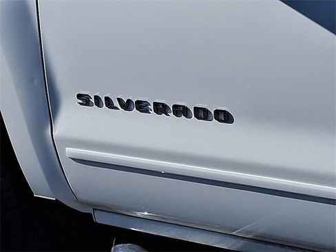 Used 2018 Chevrolet Silverado 1500 LT w/ All Star Edition image 28