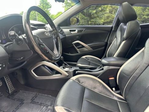 Used 2015 Hyundai Veloster Turbo w/ Option Group 04 FWD image 13