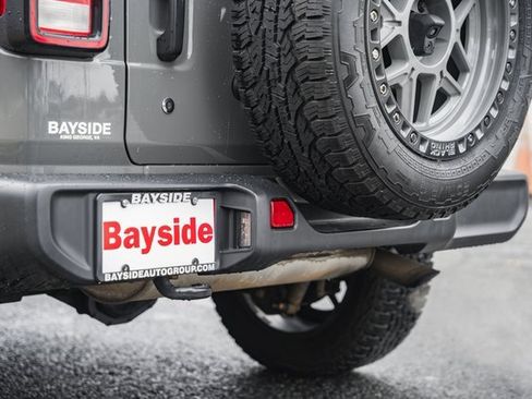 Used 2018 Jeep Wrangler Unlimited Sahara w/ Dual Top Group image 8