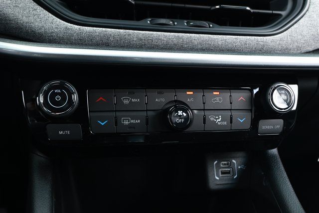 New 2026 Jeep Compass Latitude AWD/4WD image 18