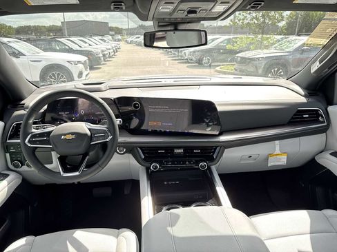 New 2025 Chevrolet Suburban Premier image 14