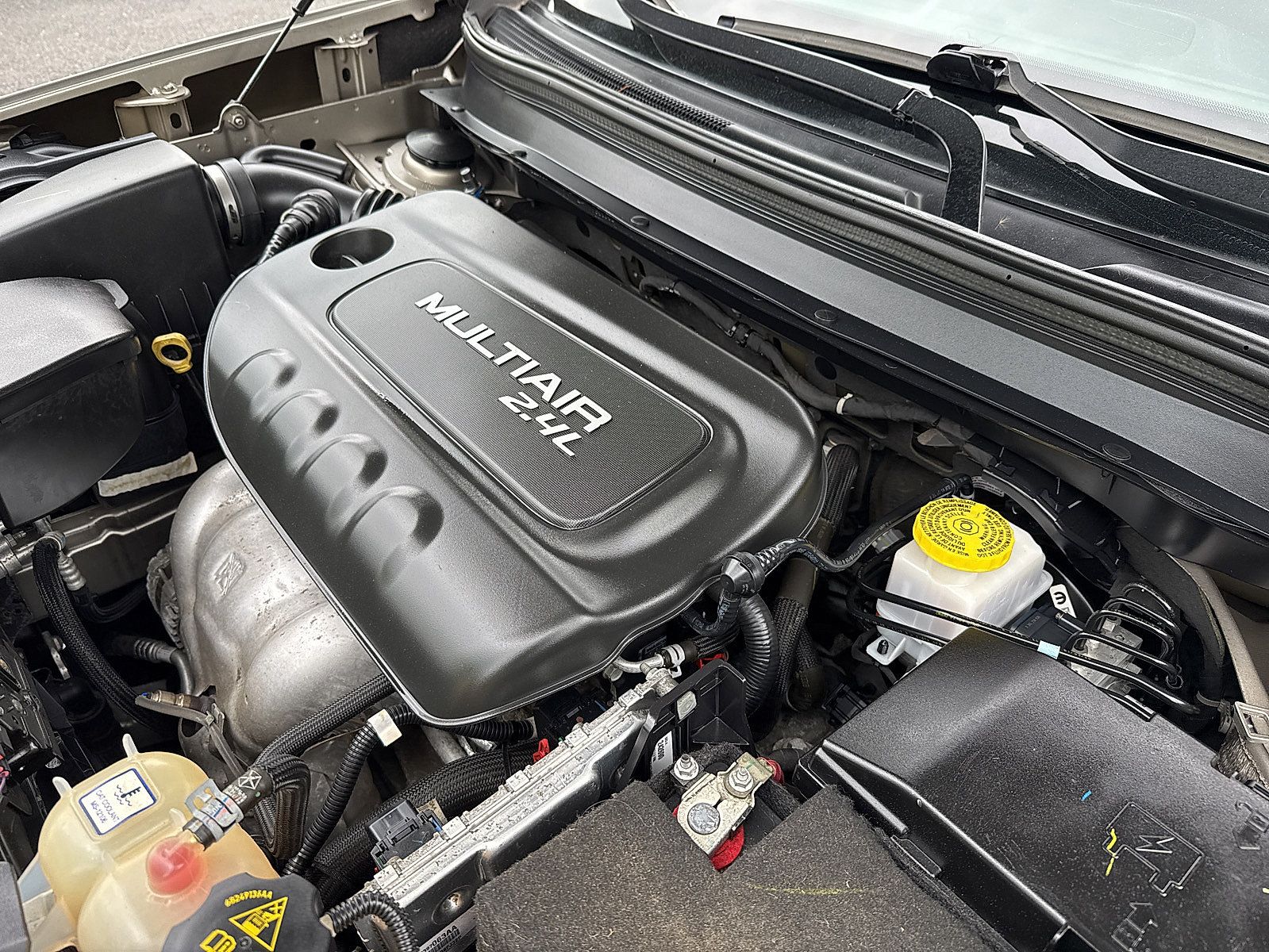 Used 2019 Jeep Cherokee Latitude w/ Cold Weather Group AWD/4WD image 28