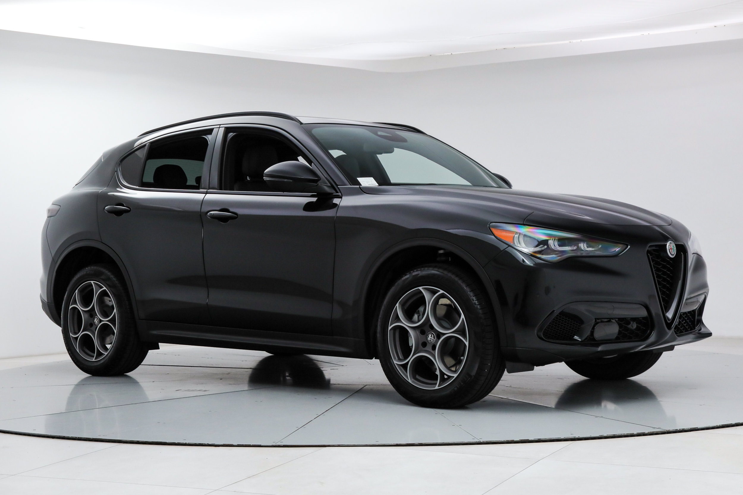 Used 2026 Alfa Romeo Stelvio Sprint w/ Convenience Package AWD/4WD image 7