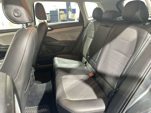 Used 2022 Volkswagen Taos SE image 23