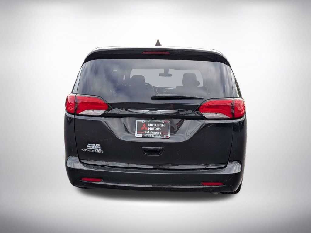 Used 2022 Chrysler Voyager LX FWD image 5