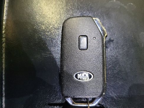 Used 2021 Kia Telluride S AWD/4WD image 32