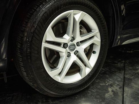 Used 2018 Audi Q5 2.0T Premium w/ Convenience Package AWD/4WD image 3