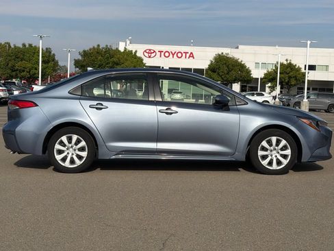 Certified 2020 Toyota Corolla LE FWD image 3
