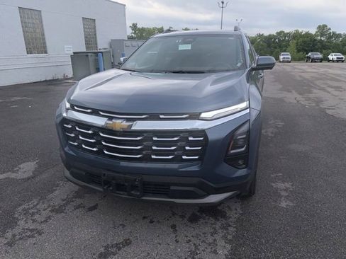 Used 2025 Chevrolet Equinox LT w/ Convenience Package II AWD/4WD image 3