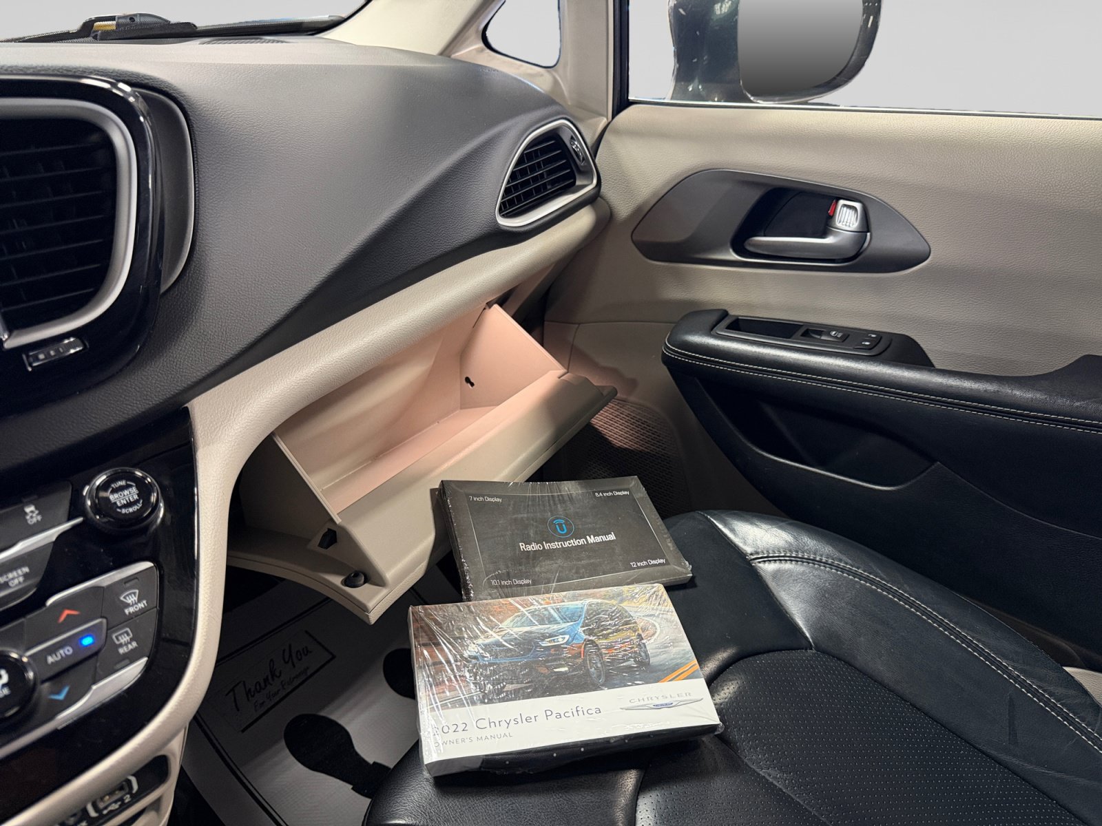 Used 2022 Chrysler Pacifica Touring-L FWD image 34
