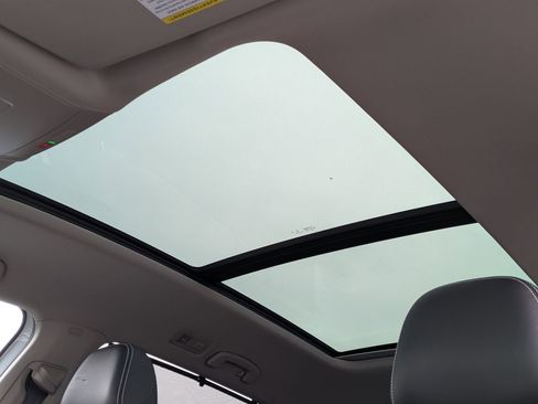 Used 2022 Volkswagen Atlas SEL Premium image 30