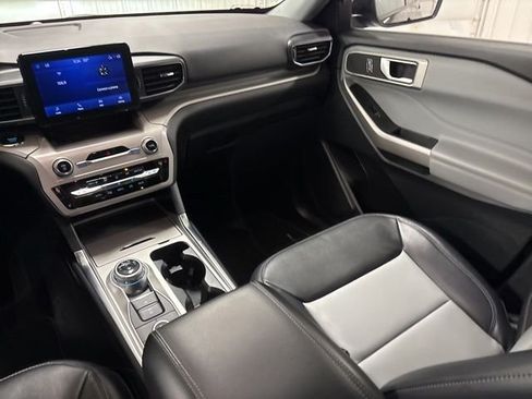 Used 2023 Ford Explorer XLT w/ Equipment Group 202A AWD/4WD image 14