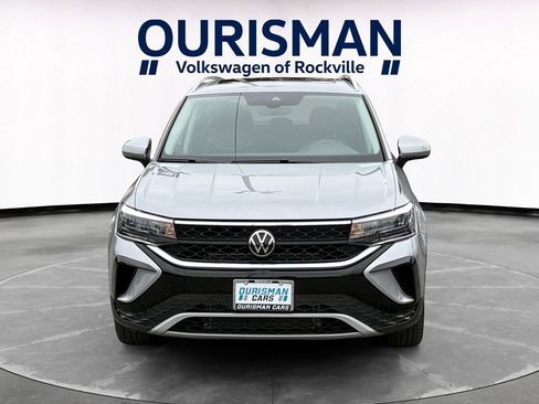 Used 2024 Volkswagen Taos SE FWD image 8