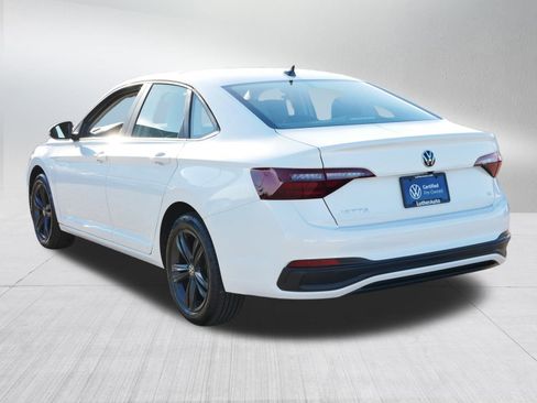 Certified 2023 Volkswagen Jetta SE image 4