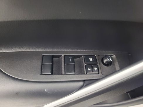 Used 2025 Toyota Corolla Cross LE image 22