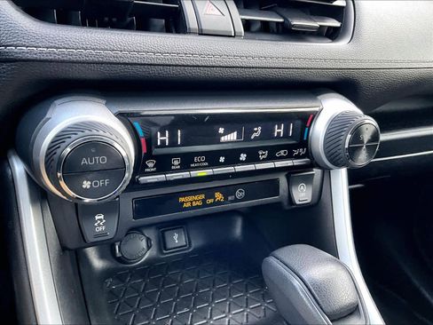 Used 2021 Toyota RAV4 XLE image 26