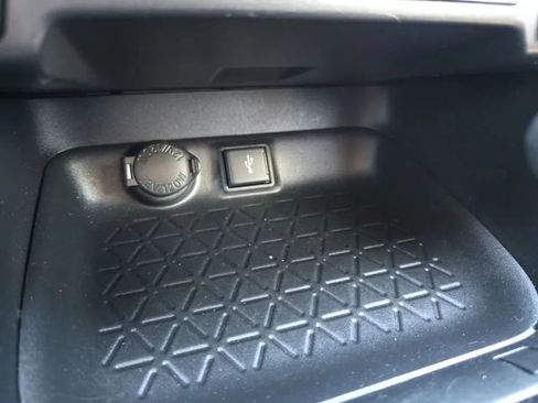 Used 2021 Toyota RAV4 XLE image 31