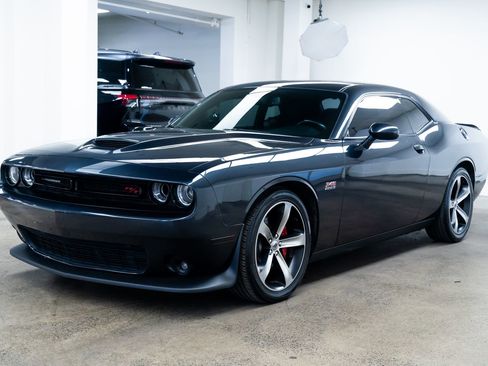 Used 2019 Dodge Challenger R/T w/ Driver Convenience Group image 3
