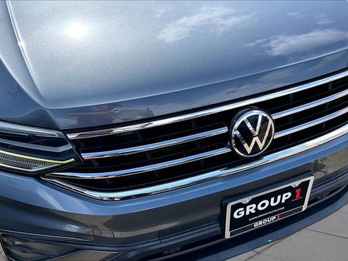 Used 2023 Volkswagen Tiguan SE w/ Panoramic Sunroof Package FWD image 28