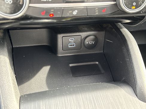 Used 2022 Ford Escape SE w/ SE Sport Appearance Package image 22