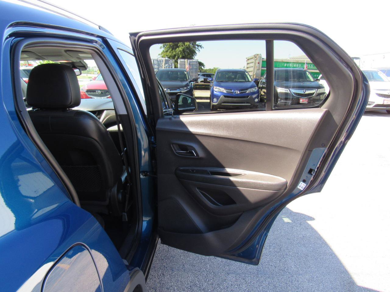Used 2019 Chevrolet Trax LT w/ LT Convenience Package FWD image 28