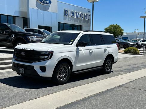 Used 2025 Ford Expedition Active RWD image 2