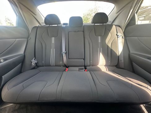 Used 2025 Hyundai Elantra SEL image 38