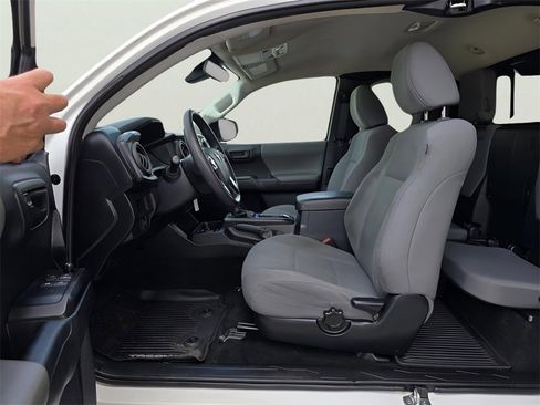 Used 2019 Toyota Tacoma SR image 9