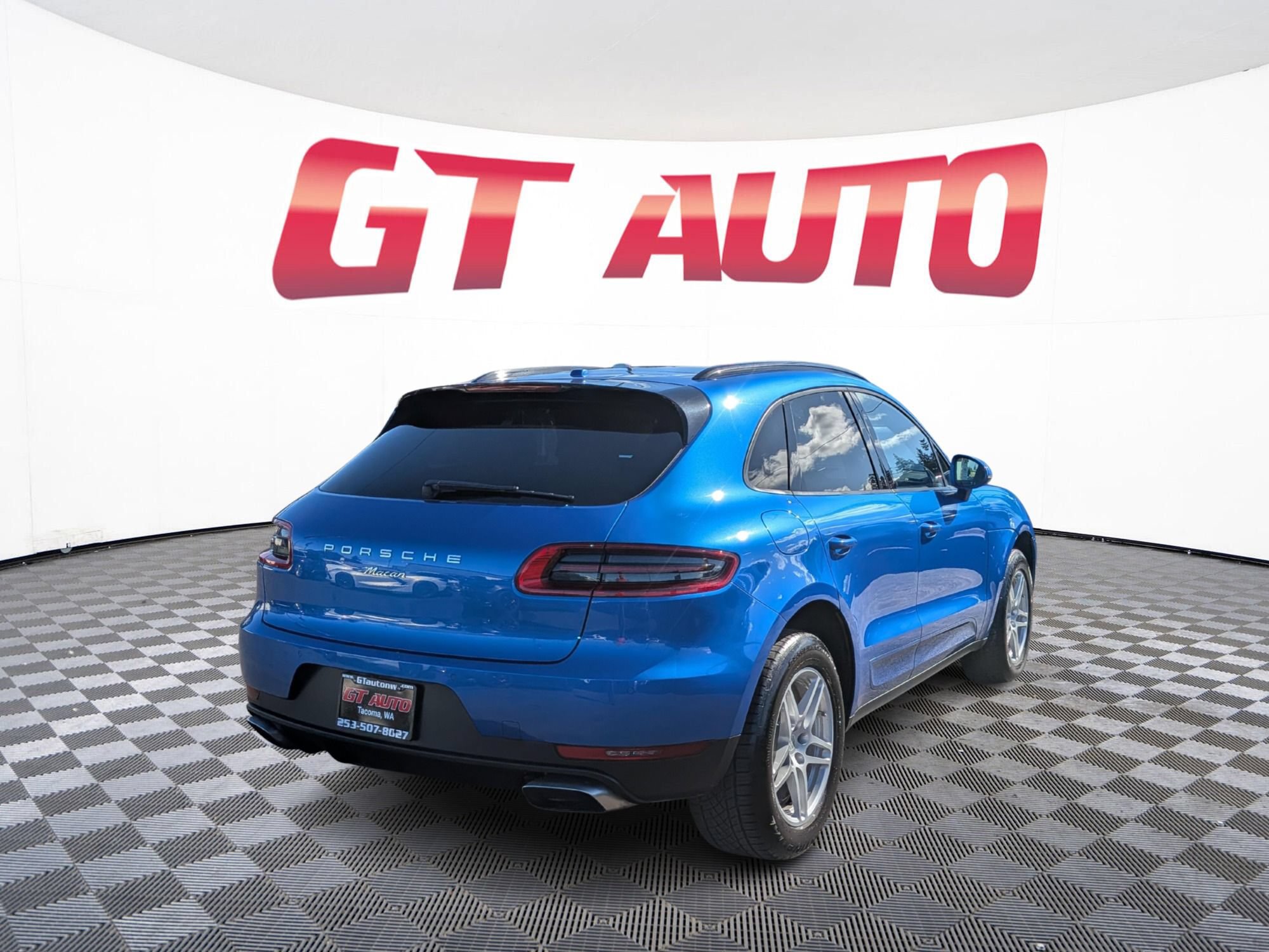 Used 2018 Porsche Macan AWD/4WD image 4