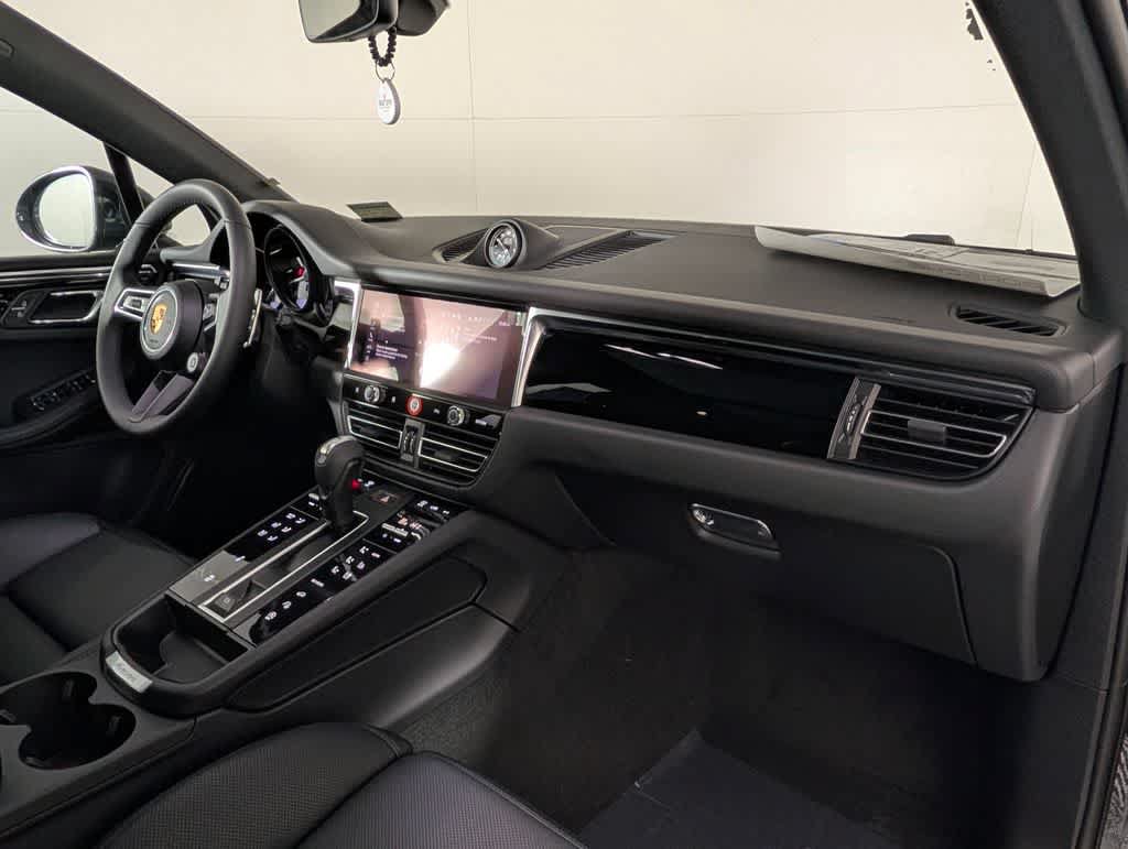 Used 2026 Porsche Macan AWD/4WD image 19