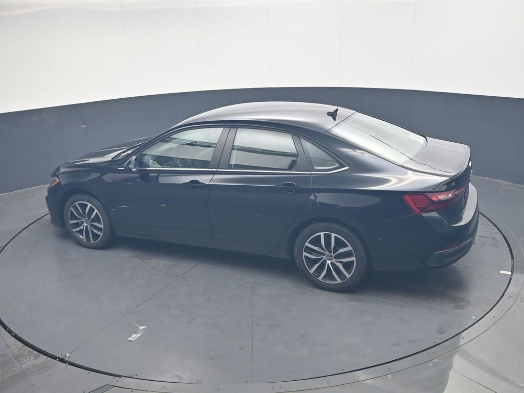 Used 2025 Volkswagen Jetta SE FWD image 28