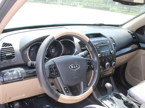 Used 2012 Kia Sorento LX w/ Convenience Pkg FWD image 11