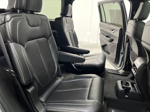 Used 2024 Jeep Grand Cherokee L Limited w/ Luxury Tech Group II image 18