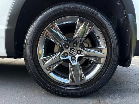 Used 2019 Toyota Highlander Limited Platinum AWD/4WD image 30