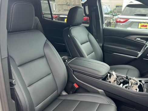 New 2026 Chevrolet Traverse LT w/ Driver Confidence Package AWD/4WD image 13