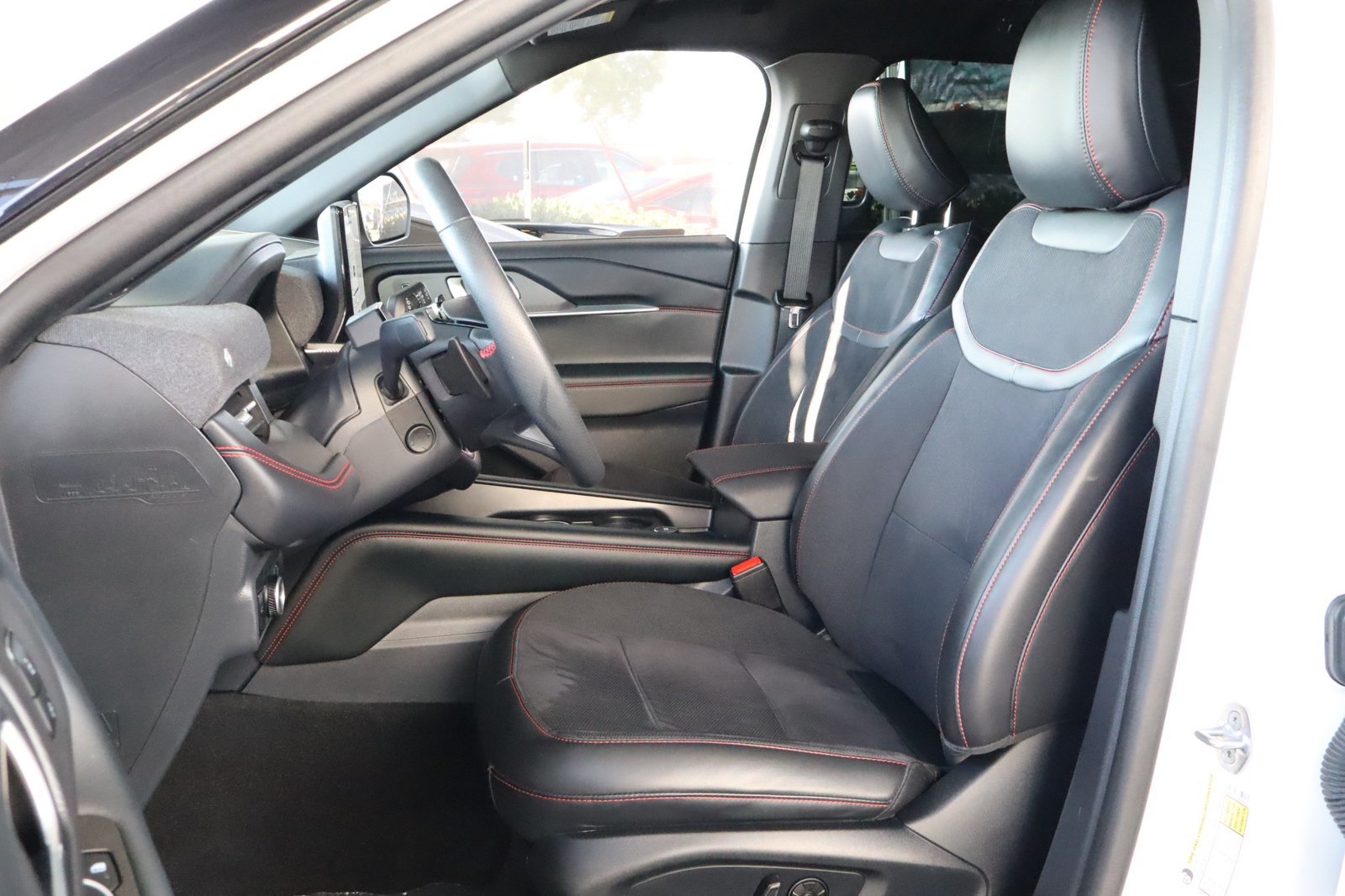 Used 2025 Ford Explorer ST RWD image 20