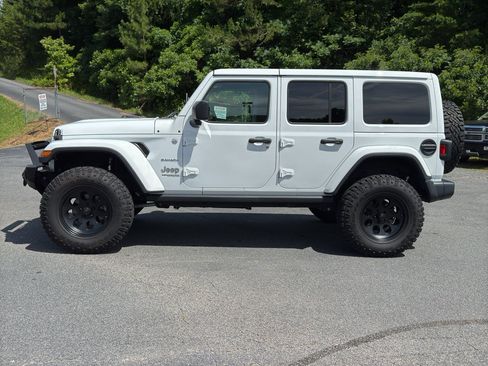 Used 2019 Jeep Wrangler Unlimited Sahara w/ Cold Weather Group AWD/4WD image 24