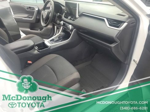 Used 2024 Toyota RAV4 LE AWD/4WD image 26