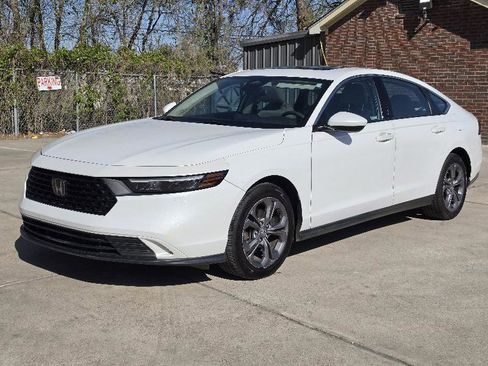 Used 2023 Honda Accord EX image 2