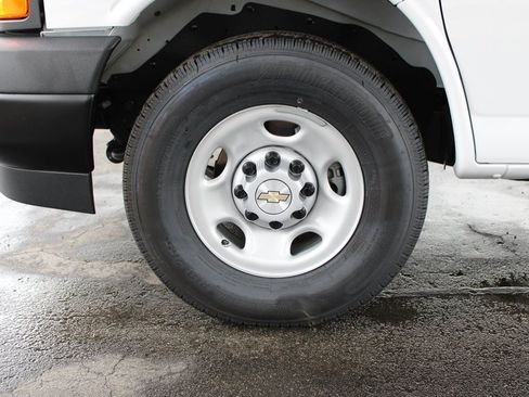 Used 2025 Chevrolet Express 2500 Extended w/ Driver Convenience Package RWD image 32