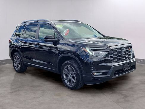Used 2024 Honda Passport TrailSport image 3