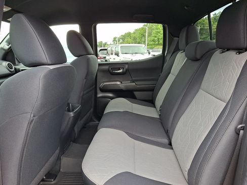 Used 2022 Toyota Tacoma TRD Sport w/ Technology Package AWD/4WD image 13