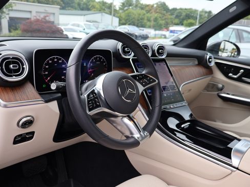 Used 2026 Mercedes-Benz GLC 300 image 12