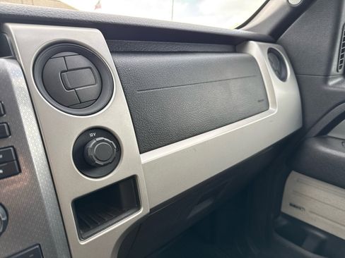 Used 2011 Ford F150 Raptor w/ SVT Exterior Graphics Pkg image 19