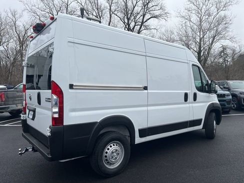 Used 2024 RAM ProMaster 2500 w/ Convenience Group image 33