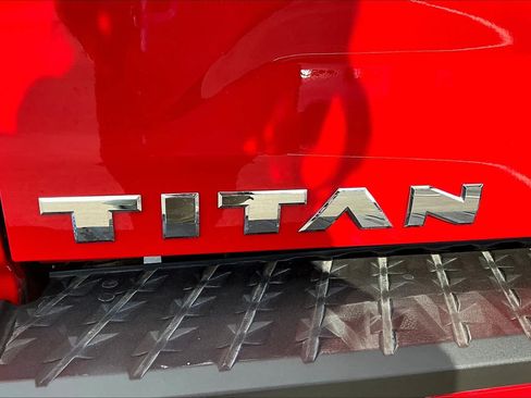 Used 2023 Nissan Titan SV w/ SV Convenience Package RWD image 10