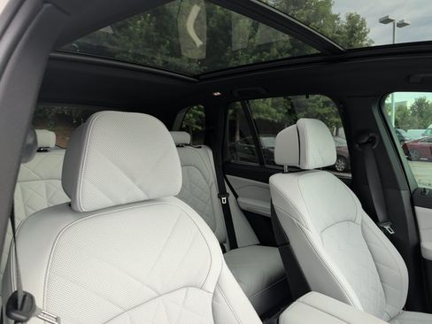Used 2025 BMW X5 xDrive50e w/ M Sport Package AWD/4WD image 27
